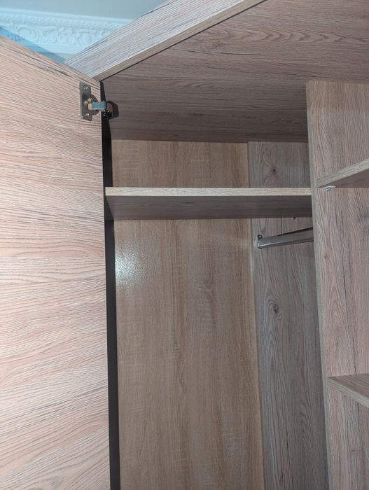 Продам угловой Шкаф