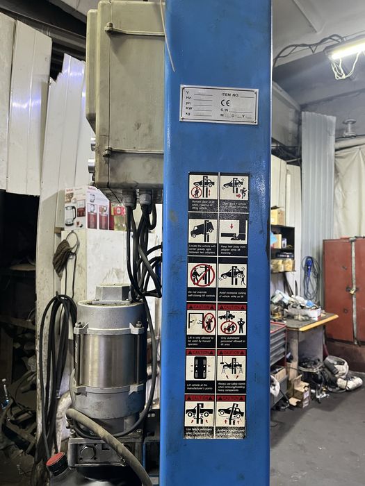 Рабочий авто подъемник 4500кг