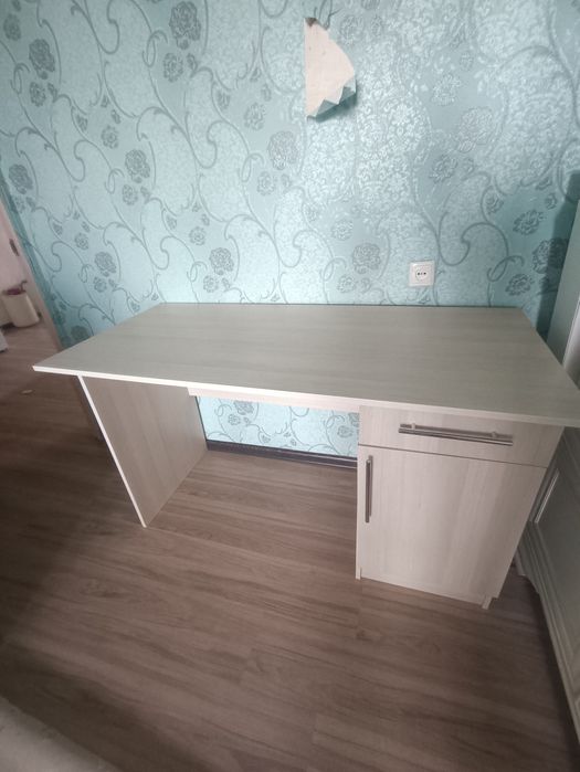 Стол письменный, стол жазатын.