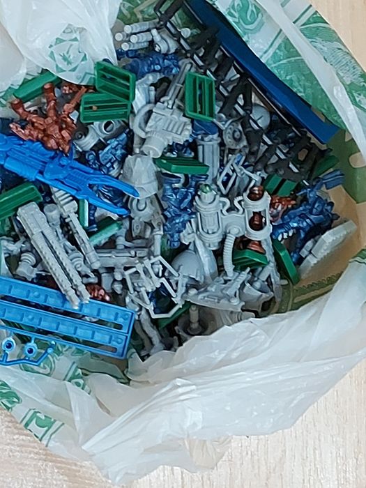 Конструктор, россыпью, около 8 наборов.