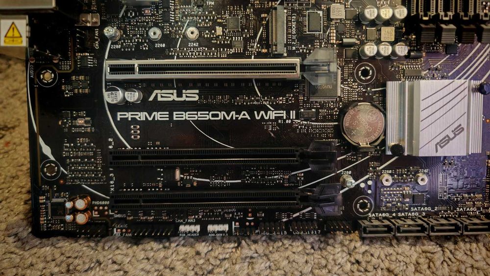ASUS Prime B650M-A WIFI II + Ryzen 7 7800X3D + 2x8GB  DDR5