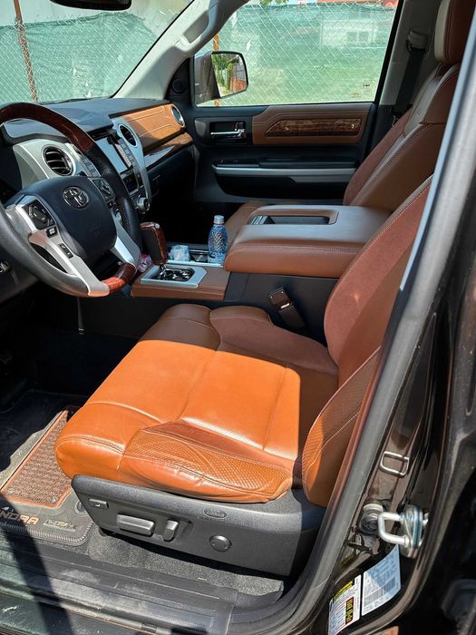 Vând Toyota Tundra autoutilitară