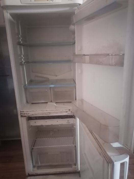 Холодильник Indesit