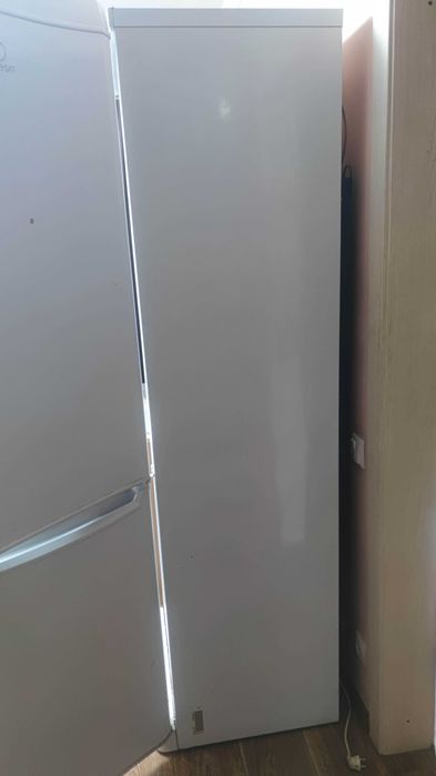 Продам холодильник Индезит 10 тыс.! Indesit