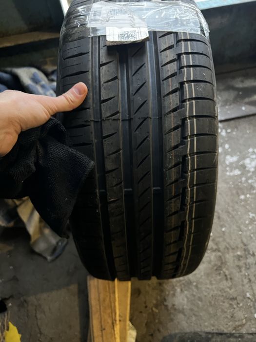 235/45 R18 Continental