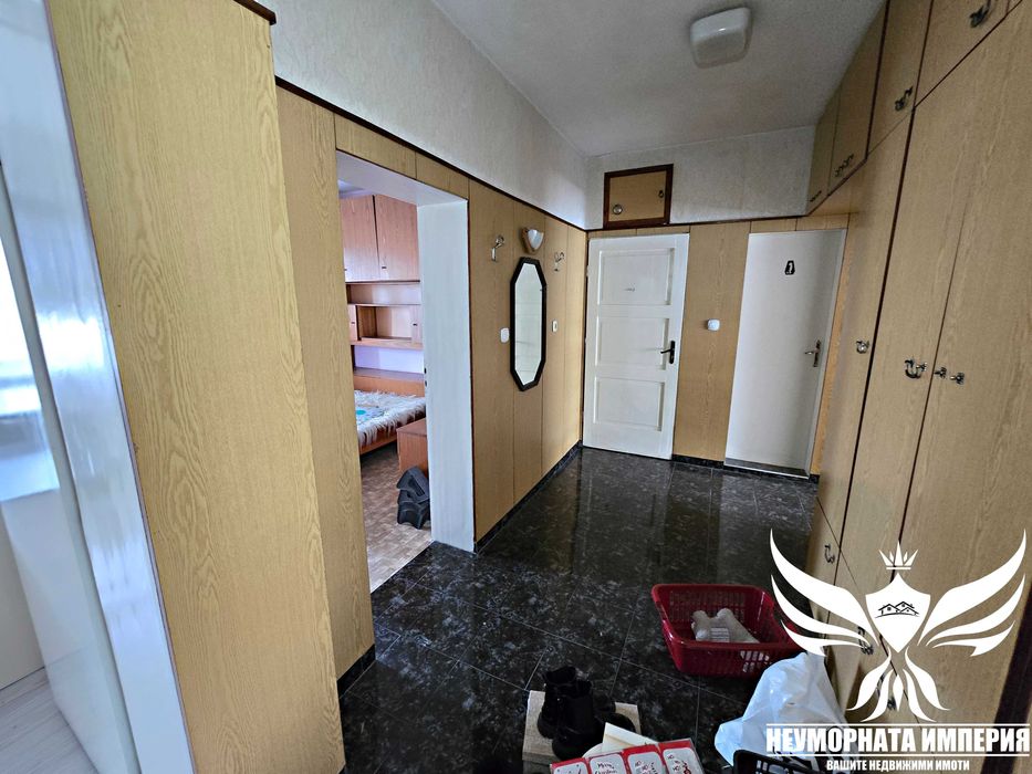 Продавам четиристаен апартамент 118кв. 3ет. гр.Асеновград, стадиона