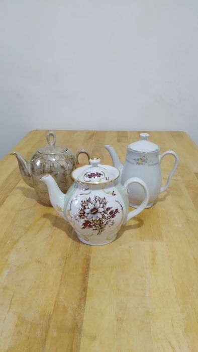 Тортница,салатницы,чайники