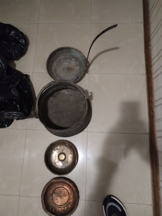 Продавам Бакъри и тави.