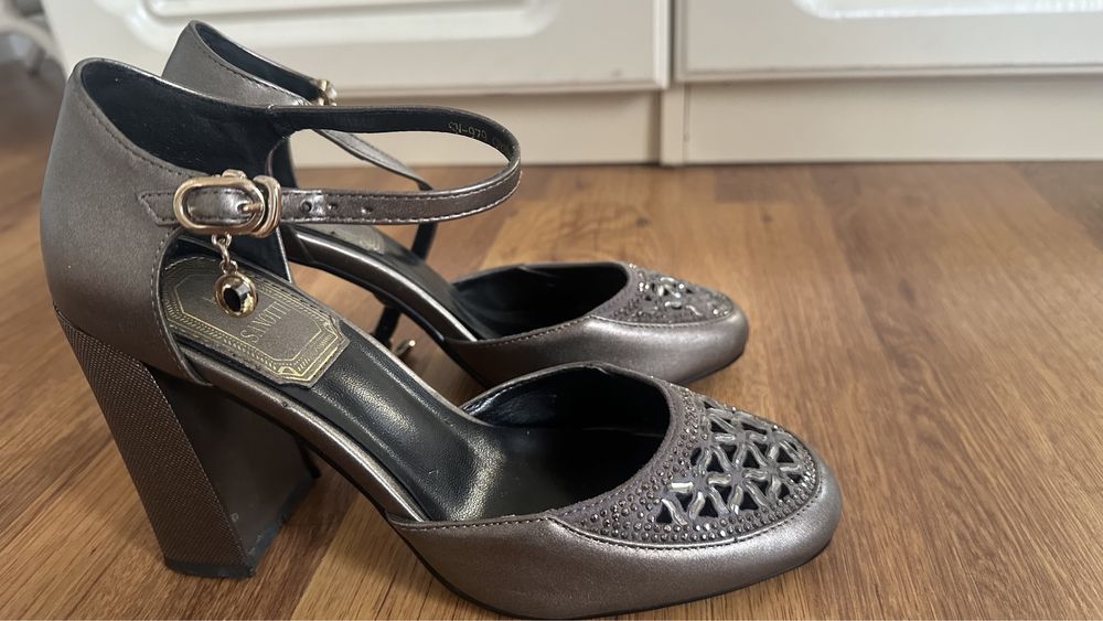 Босоножки летние