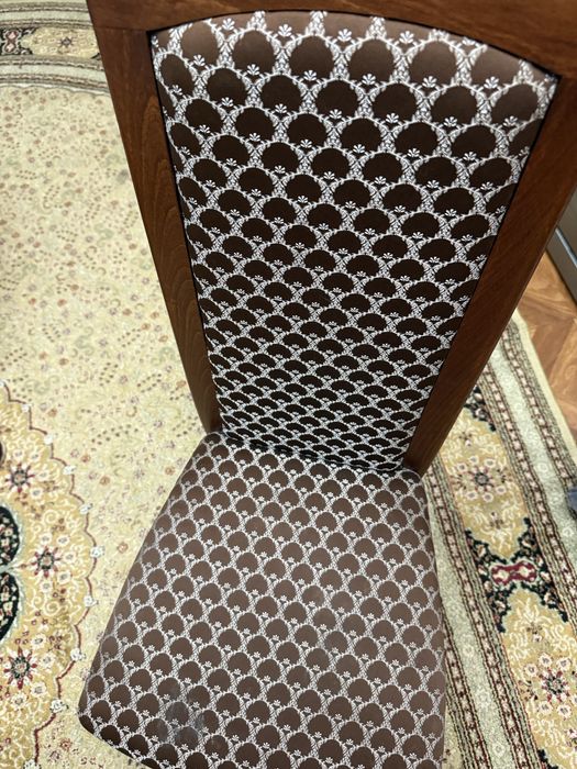 Продам стол и 10 стульев