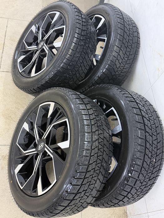 Продам комплект шины с дисками на Hyundai sonata