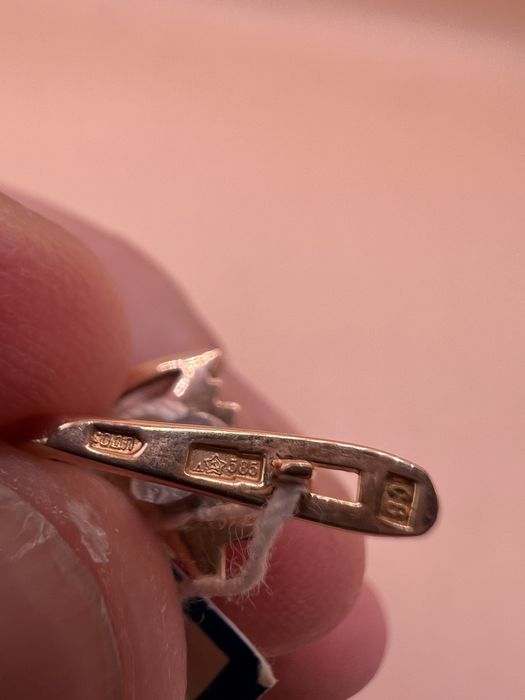 Продам золотые серьги