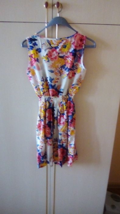 продавам  няколко рокли