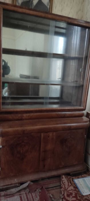 Mobilier lemn cires anii 1950