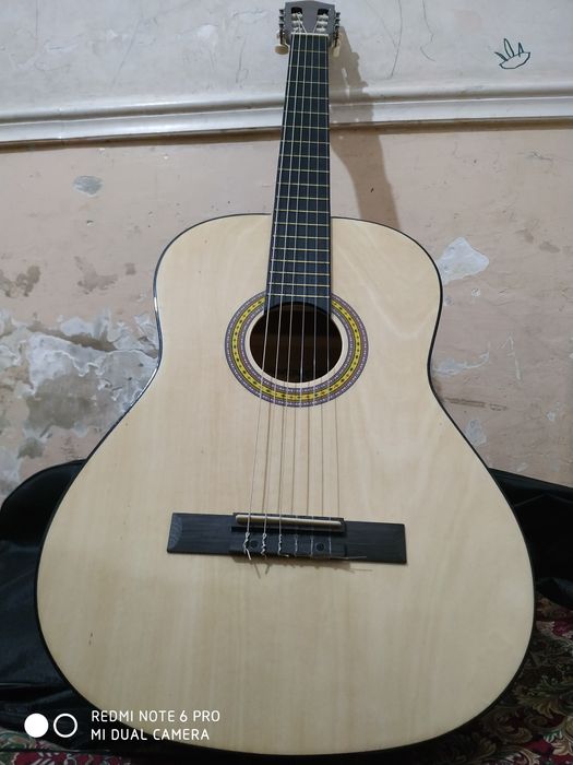 Classic gitara razmer 39 strunalari yangi