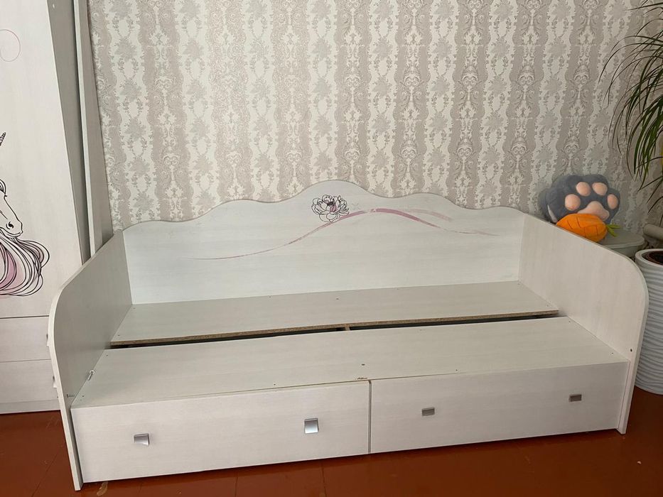 Продам детский гарнитур для девочек