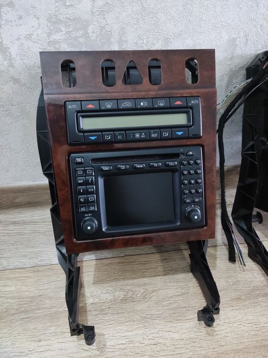 Магнитола, манитор Мерседес 210