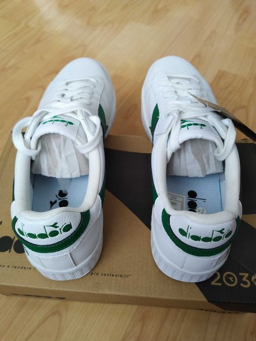 Vând adidași Diadora