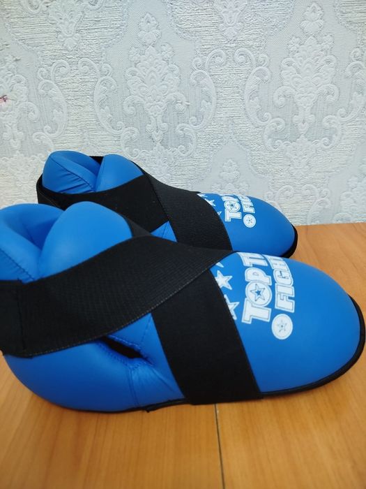 Футы S размер Одевались один раз.