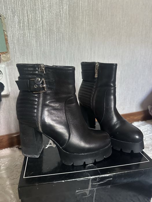 Продам обувь 34-35 рр