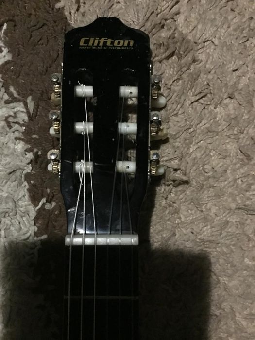 Ghitara acustica cu corzi noi