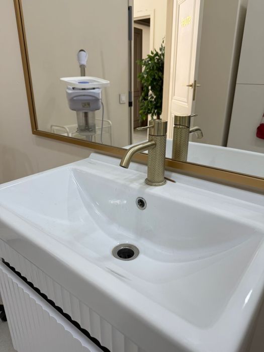 Раковина с тумбой