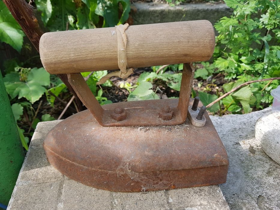 Fiare de calcat cu rezistenta, anii '70, 2bucati