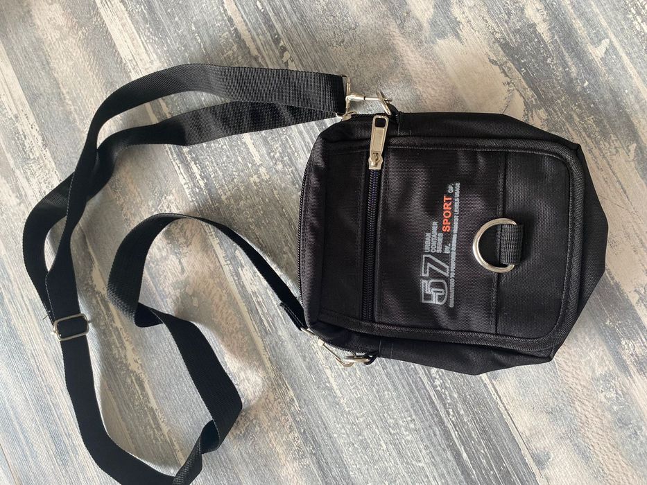 Продам новую черную барсетку