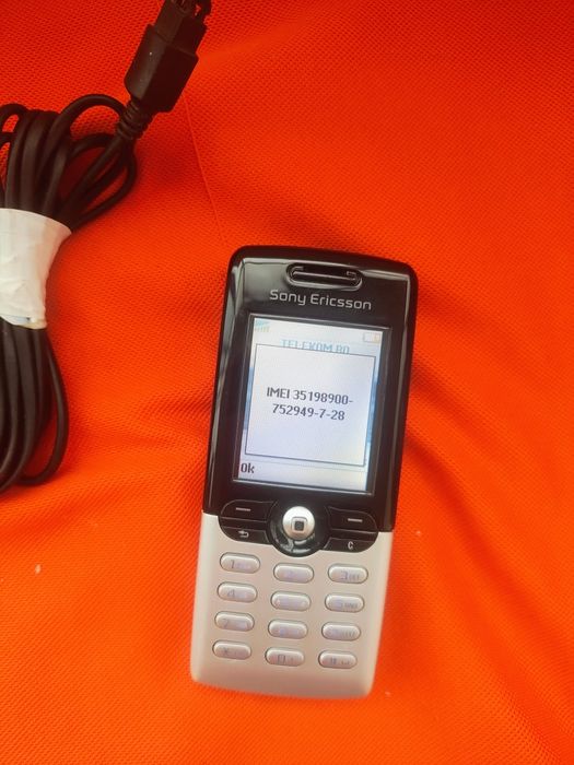 Sony Ericsson t610 + charger ( orice rețea)