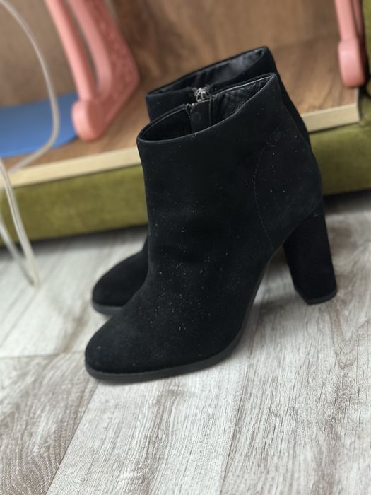 Продам полуботинки на каблуках