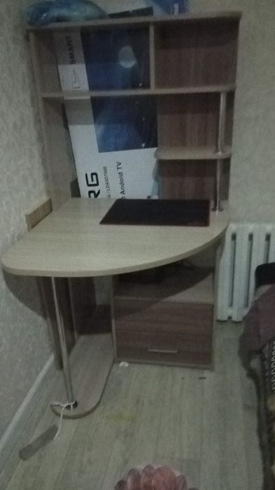 Продам компьютерный стол