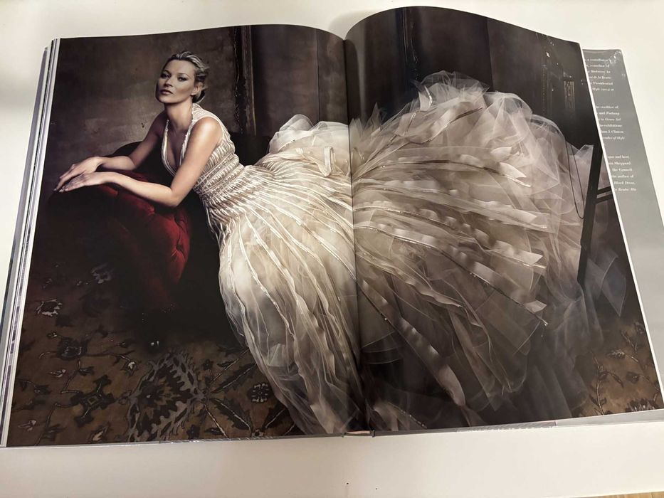 Oscar de la Renta: The Retrospective