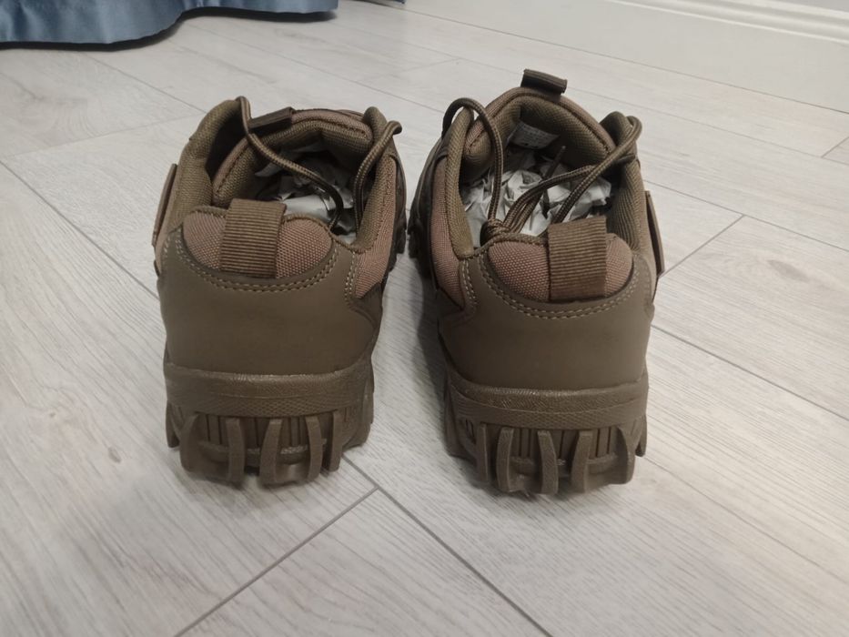 Продам военные кроссовки