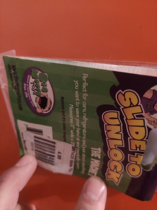 Магнит на холодильник "проведите что бы открыть"