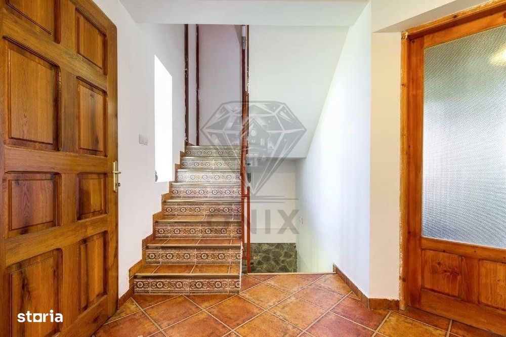 Vila deosebita cu 7 camere si 5 bai, 4290 mp teren, vedere panoramica