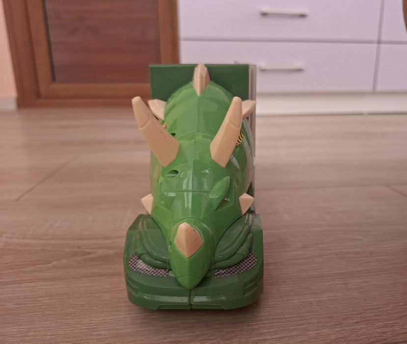 Играчка динозавър камион