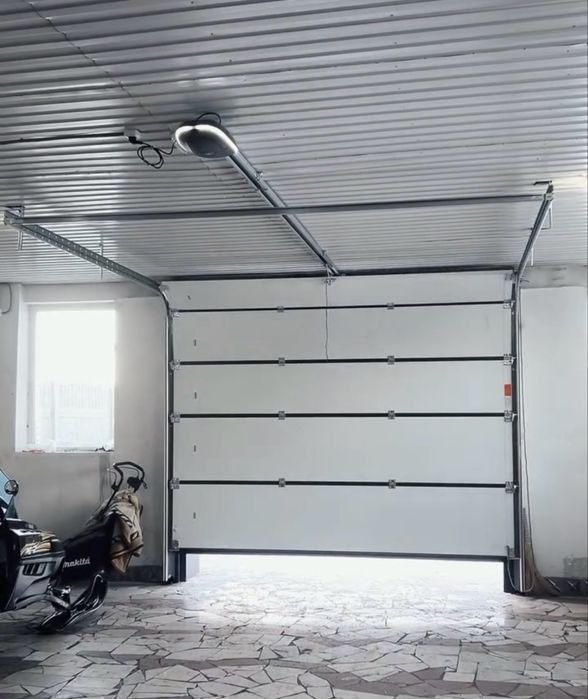 Секционные гаражные ворота
