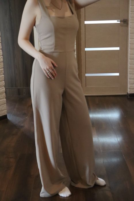 Комбинезон бежевый