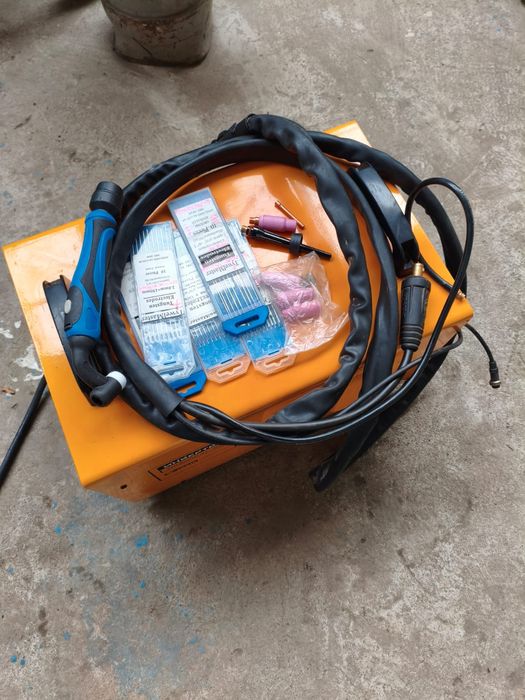 Сварочный инвертор СВАРОГ TIG200P