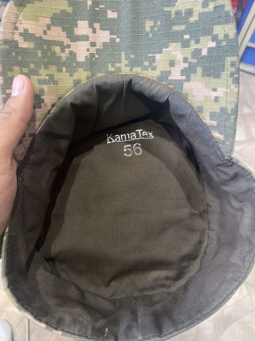 Продаю берцы всесезонные и зимние,форму военную,кепку,и ремень