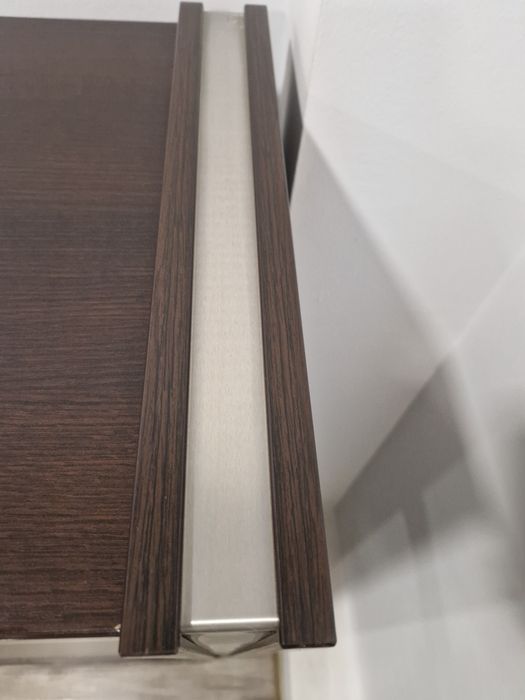 Двоен дървен шкаф