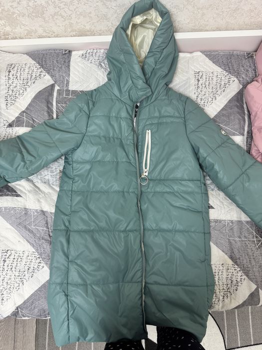 Продам весеннюю куртку на девочку