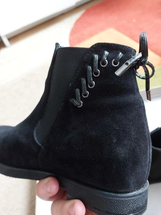 Дамски велурени боти