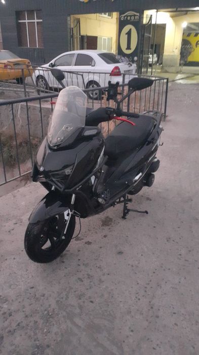 Скутер Aventus .