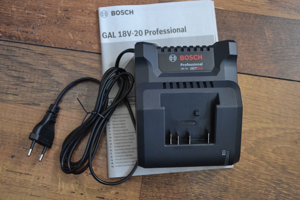 Ново зарядно Bosch 18V