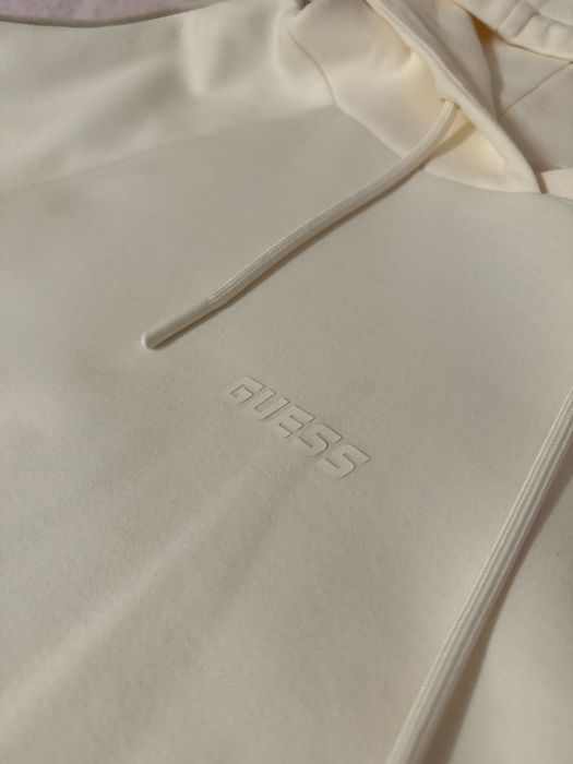 Оригинален GUESS суитчър – като нов с лого ленти