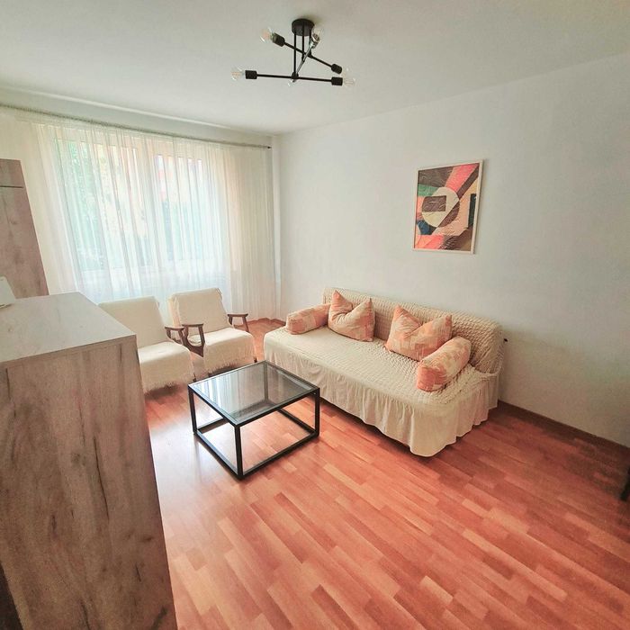 Inchiriez apartament cu doua camere in zona centrala
