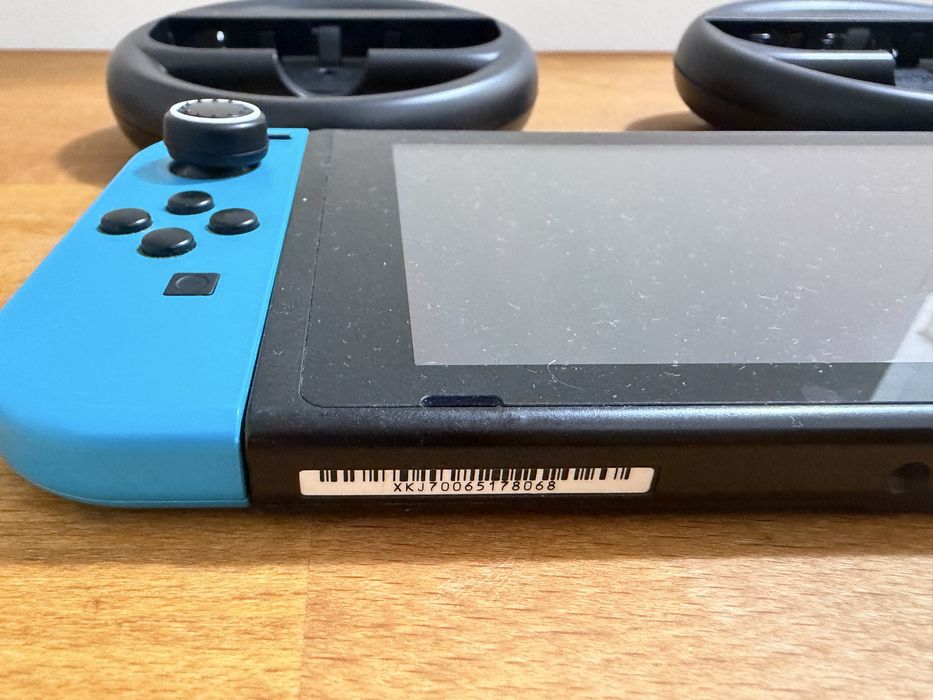 Nintendo switch + volan JOY-CON (orignal)