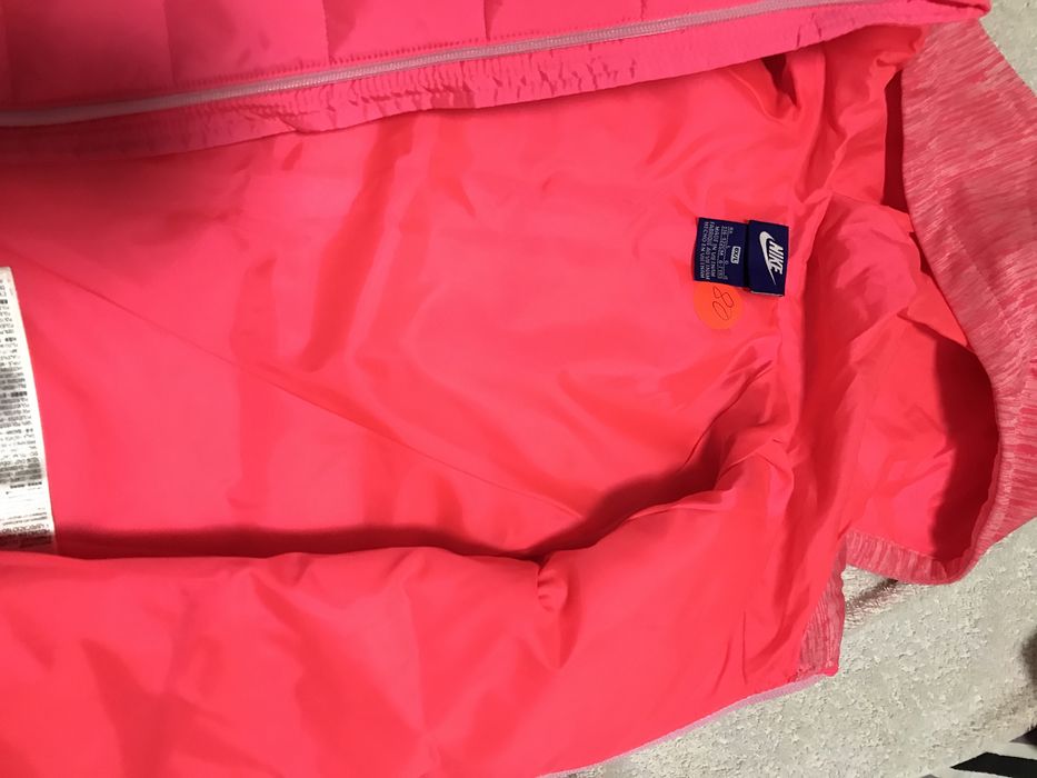 Продавам яке за момче NIKE