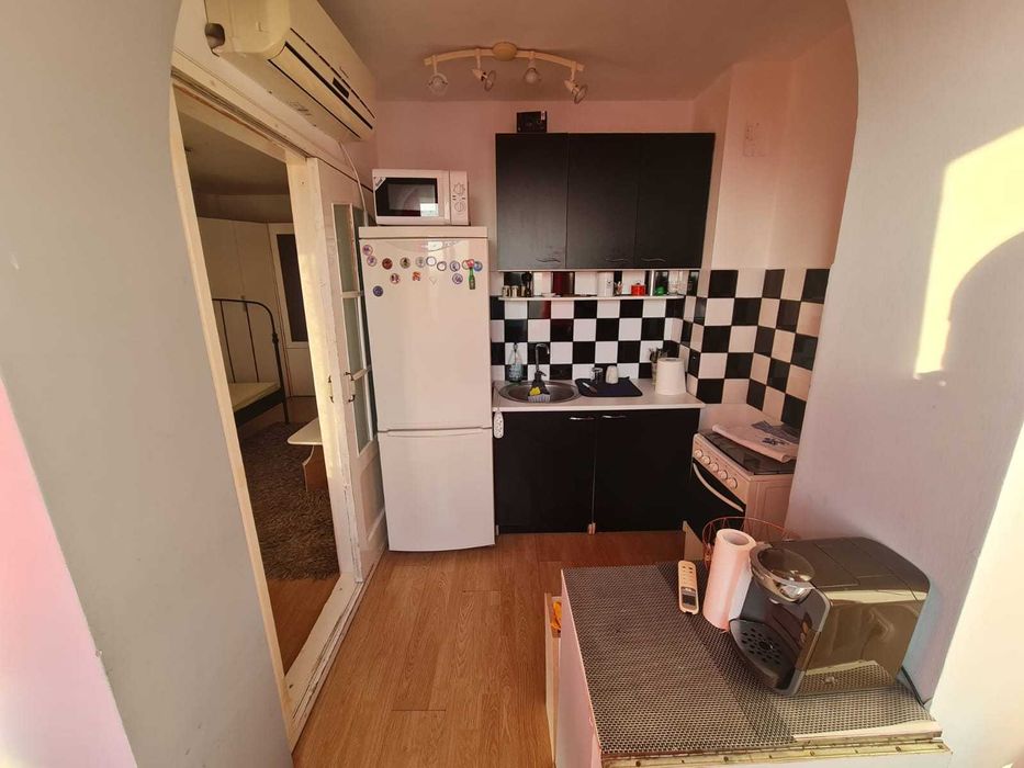 Inchiriez apartament o camera zona centrala